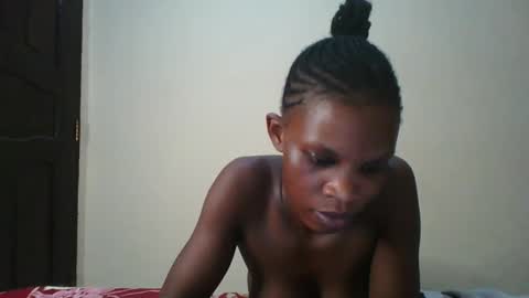 Snapshot of romantic2u4 chatting on 02-17-25, 09:46 Emma online show from 02-17-25, 09:46