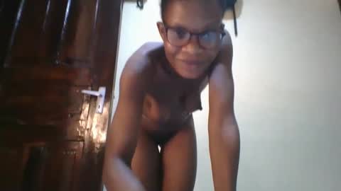 Snapshot of romantic2u4 chatting on 03-07-25, 06:02 Emma online show from 03-07-25, 06:02