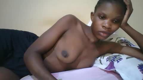 Snapshot of romantic2u4 chatting on 09-15-25, 07:14 Emma online show from 09-15-25, 07:14