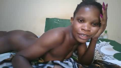 Snapshot of romantic2u4 chatting on 09-23-25, 05:32 Emma online show from 09-23-25, 05:32