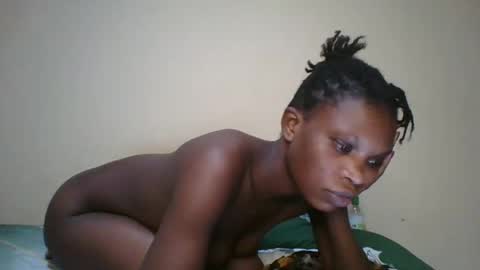 Snapshot of romantic2u4 chatting on 09-27-25, 07:13 Emma online show from 09-27-25, 07:13