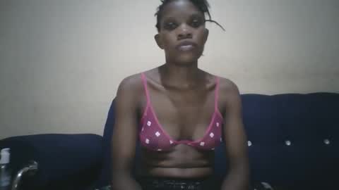 Snapshot of romantic2u4 chatting on 10-05-25, 10:18 Emma online show from 10-05-25, 10:18