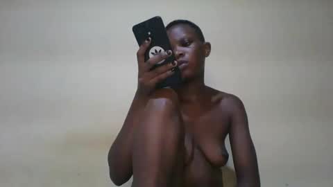 Snapshot of romantic2u4 chatting on 02-17-26, 01:57 Emma online show from 02-17-26, 01:57