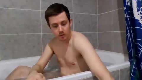 Snapshot of romaxaura_26 chatting on 01-10-26, 01:57 Romain online show from 01-10-26, 01:57