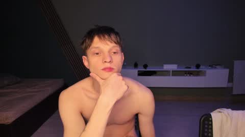 Snapshot of romeo_mercy chatting on 12-18-24, 02:53 Romeo online show from 12-18-24, 02:53