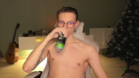 Snapshot of romeo_mercy chatting on 12-25-24, 10:37 Romeo online show from 12-25-24, 10:37