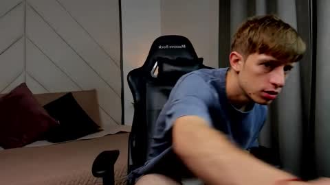 Snapshot of romeo_ricci1 chatting on 11-26-25, 12:28 Romeo Ricci online show from 11-26-25, 12:28