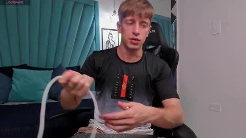 Snapshot of romeo_ricci1 chatting on 11-28-25, 01:47 Romeo Ricci online show from 11-28-25, 01:47