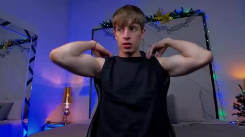 Snapshot of romeo_ricci1 chatting on 12-14-25, 04:01 Romeo Ricci online show from 12-14-25, 04:01