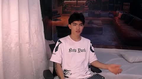 Snapshot of romeomillerr chatting on 12-19-25, 07:21 Romeo online show from 12-19-25, 07:21
