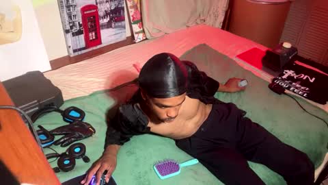 Snapshot of romeotyn chatting on 02-14-25, 05:41 romeotyn online show from 02-14-25, 05:41