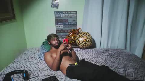 Snapshot of romeotyn chatting on 09-18-25, 06:15 romeotyn online show from 09-18-25, 06:15