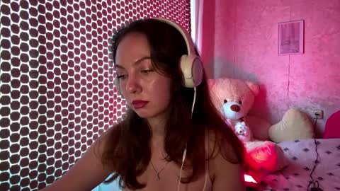 Snapshot of roniquashnock chatting on 04-09-26, 09:15 Elvi online show from 04-09-26, 09:15