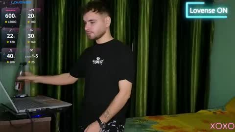 Snapshot of ronny_rian chatting on 12-19-25, 10:06 Ronny online show from 12-19-25, 10:06