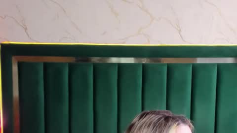 Chloe online show from 11-20-25, 09:53