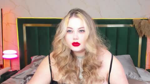 Snapshot of rosa1ia chatting on 02-07-26, 06:11 Chloe online show from 02-07-26, 06:11