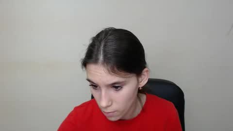 Snapshot of rosalais_ chatting on 09-23-25, 06:38 Rose online show from 09-23-25, 06:38