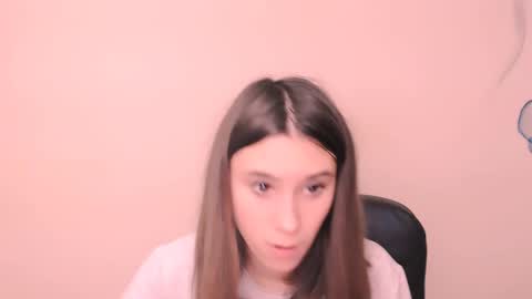 Snapshot of rosalais_ chatting on 11-12-25, 08:04 Rose online show from 11-12-25, 08:04