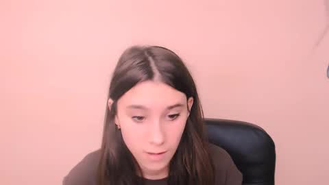 Snapshot of rosalais_ chatting on 11-15-25, 07:49 Rose online show from 11-15-25, 07:49