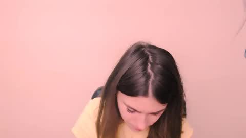 Snapshot of rosalais_ chatting on 11-18-25, 08:19 Rose online show from 11-18-25, 08:19