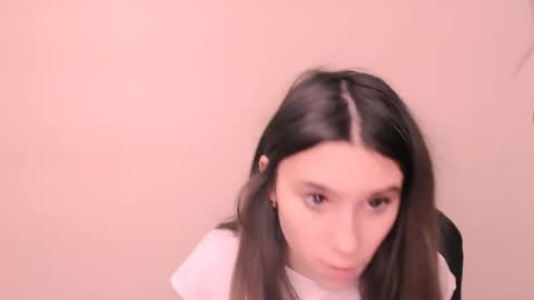 Snapshot of rosalais_ chatting on 11-19-25, 07:19 Rose online show from 11-19-25, 07:19