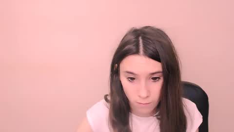 Snapshot of rosalais_ chatting on 11-20-25, 07:41 Rose online show from 11-20-25, 07:41