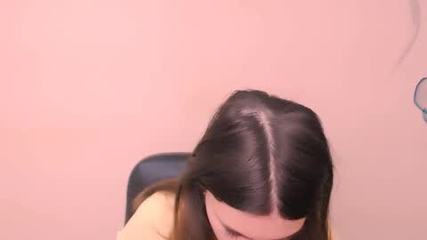 Snapshot of rosalais_ chatting on 11-27-25, 07:43 Rose online show from 11-27-25, 07:43