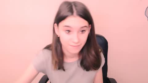 Snapshot of rosalais_ chatting on 12-04-25, 08:12 Rose online show from 12-04-25, 08:12