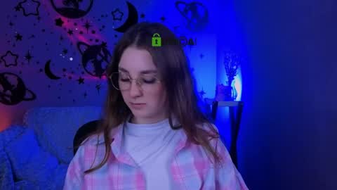Snapshot of rosalie_swan3 chatting on 04-21-26, 07:17 Black Swan online show from 04-21-26, 07:17