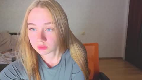 Snapshot of rosalina0230 chatting on 10-12-25, 02:16 rosalina online show from 10-12-25, 02:16