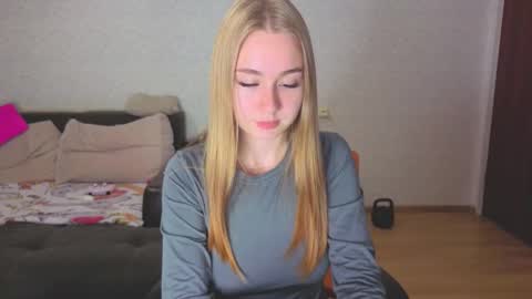 Snapshot of rosalina0230 chatting on 10-14-25, 08:37 rosalina online show from 10-14-25, 08:37