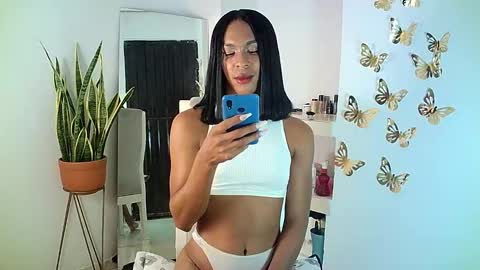 Snapshot of rosalindasexy chatting on 02-22-25, 05:12 Rosalinda online show from 02-22-25, 05:12