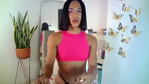 Snapshot of rosalindasexy chatting on 02-27-25, 05:45 Rosalinda online show from 02-27-25, 05:45