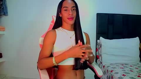Snapshot of rosalindasexy chatting on 06-18-26, 04:02 Rosalinda online show from 06-18-26, 04:02