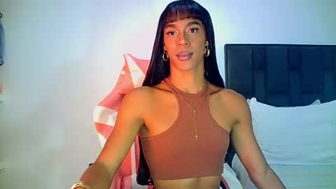 Snapshot of rosalindasexy chatting on 06-28-26, 01:55 Rosalinda online show from 06-28-26, 01:55