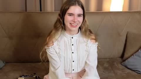 Snapshot of rosalvaulman chatting on 11-26-25, 03:13 Kylie online show from 11-26-25, 03:13