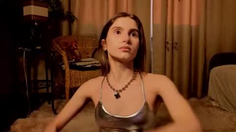 Snapshot of rosalvaulman chatting on 06-22-26, 07:11 Kylie online show from 06-22-26, 07:11