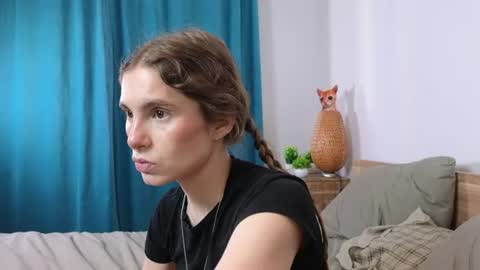 Snapshot of rosalvaulman chatting on 07-16-26, 06:03 Kylie online show from 07-16-26, 06:03