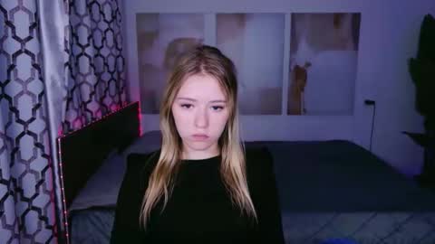 Snapshot of rosarising chatting on 05-28-26, 04:32 RosaRising online show from 05-28-26, 04:32