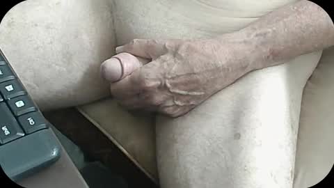 Snapshot of rosco26 chatting on 12-15-24, 09:53 Rosco online show from 12-15-24, 09:53