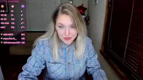 Snapshot of rose_brooks chatting on 12-22-24, 07:21 Rose but u can call me princess online show from 12-22-24, 07:21