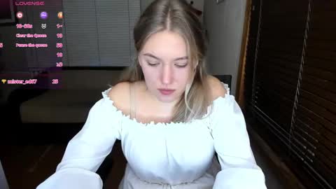 Snapshot of rose_brooks chatting on 12-29-24, 07:22 Rose but u can call me princess online show from 12-29-24, 07:22