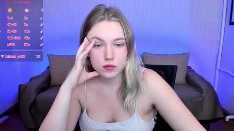 Snapshot of rose_brooks chatting on 02-13-25, 08:24 Rose but u can call me princess online show from 02-13-25, 08:24