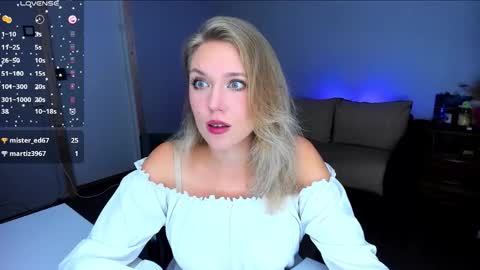 Snapshot of rose_brooks chatting on 09-26-25, 07:40 Rose but u can call me princess online show from 09-26-25, 07:40