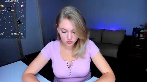 Snapshot of rose_brooks chatting on 09-28-25, 07:41 Rose but u can call me princess online show from 09-28-25, 07:41