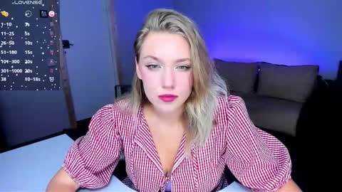 Snapshot of rose_brooks chatting on 10-05-25, 07:45 Rose but u can call me princess online show from 10-05-25, 07:45