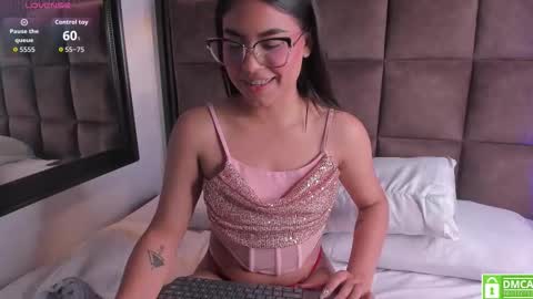 Snapshot of rose_evans__ chatting on 11-08-25, 09:02 Rose online show from 11-08-25, 09:02