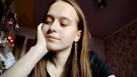 Snapshot of roseannehensle chatting on 12-16-25, 06:07 Sophie online show from 12-16-25, 06:07