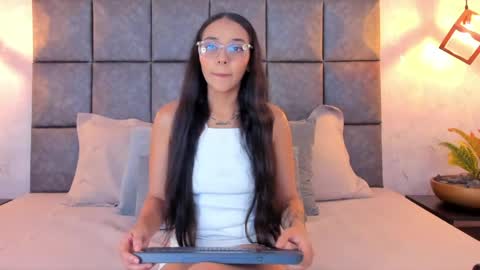 roseaurora online show from 04-12-26, 11:48