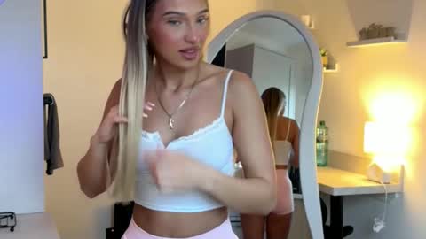 Bella  online show from 03-26-26, 07:47